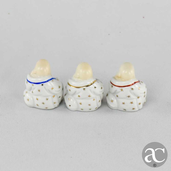 Conjunto de 3 pequenos budas em porcelana Artibus