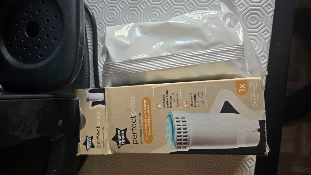 Máquina de fazer biberões de leite em pó Tommee Tippee BB1029A-GS