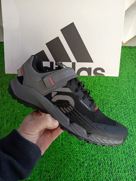 велокросівки adidas (43,45,46,47р)