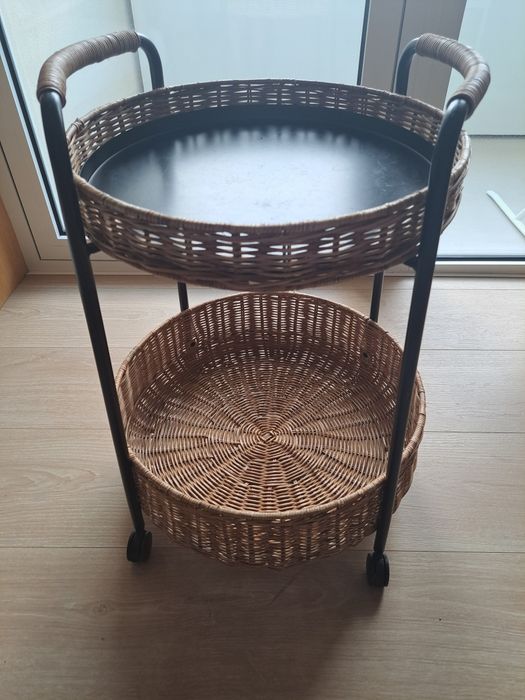 Mesa com rodas e arrumação,  ikea LUBBAN