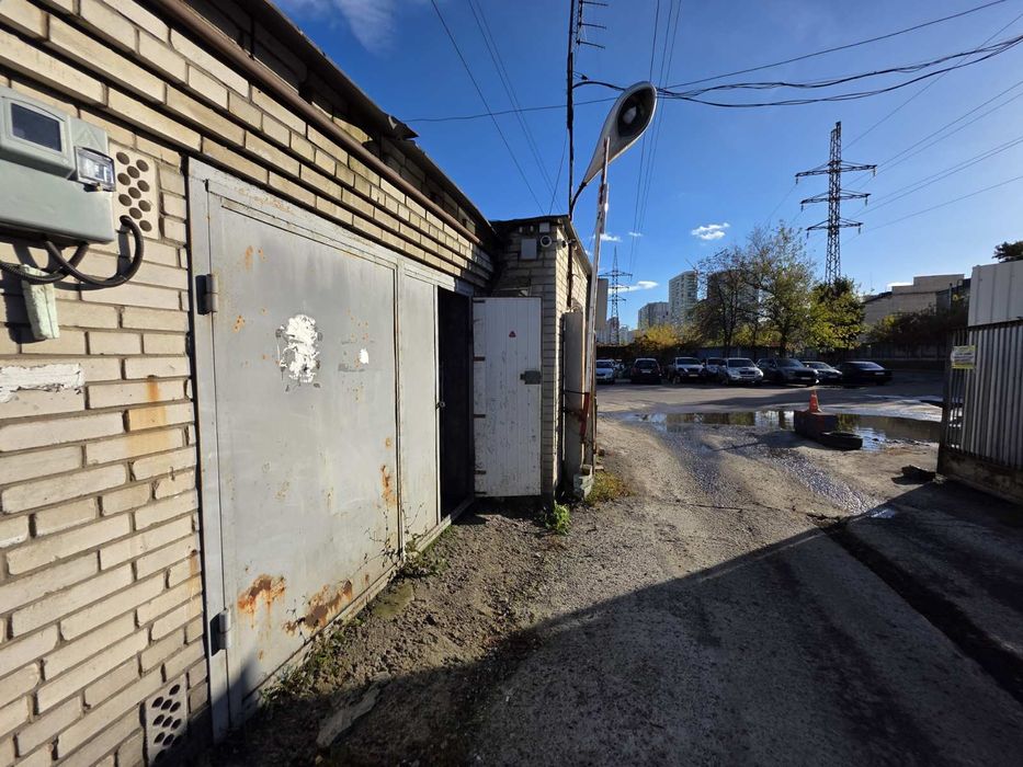 Продам гараж Дарницька площа