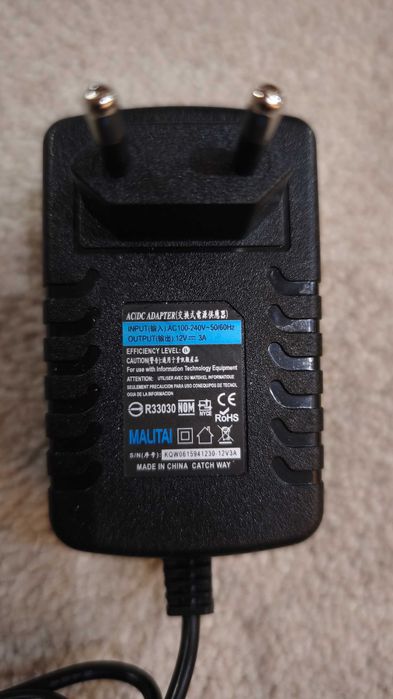 Fonte de alimentação 12V 3A.