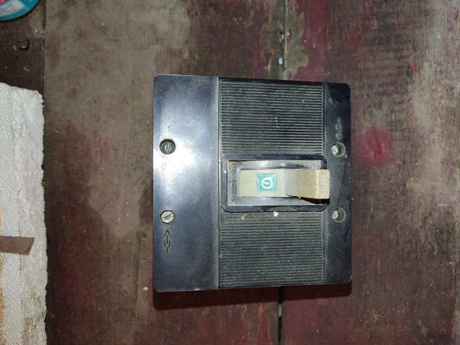 Автоматичний перемикачі електрики, лічильник електричний