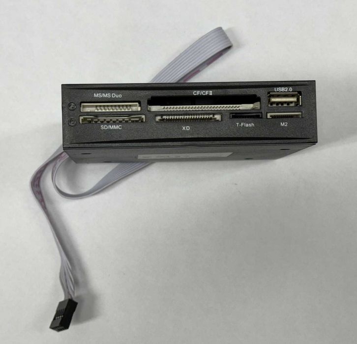 leitor de cartões de memória de 3.5" da marca Conceptronic, USB 2.0.