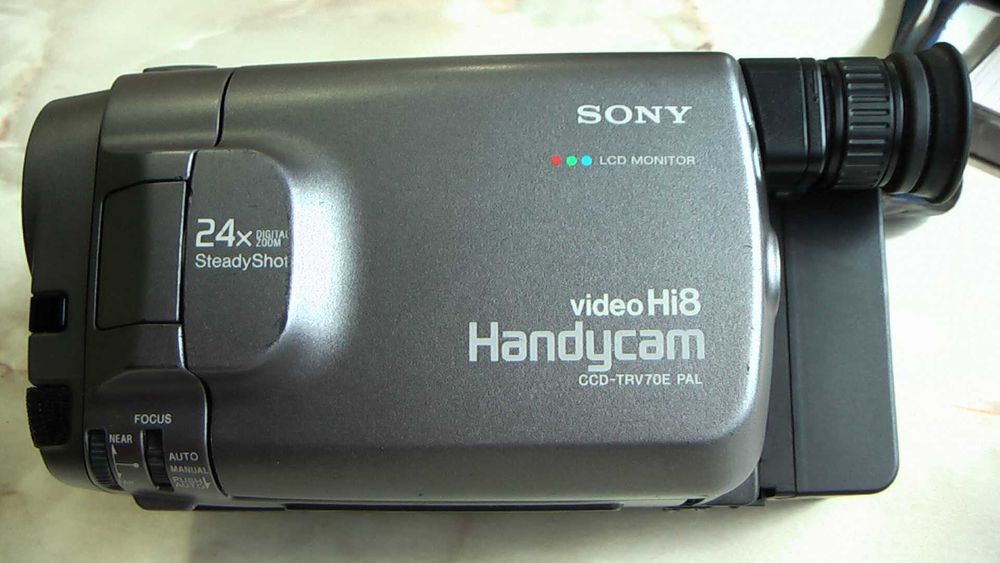 Відеокамера Sony  CCD-TRV70E