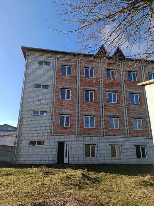 Продаж великої комерційної будівлі + земля приватизована, м. Дрогобич!