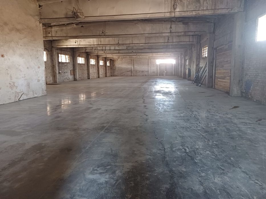 Продаж комерційного приміщення складу площею 2100м.кв