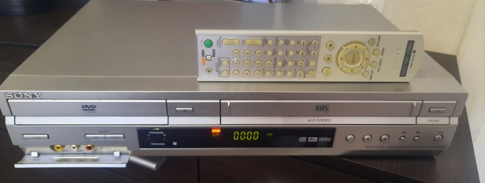 Продам відеомагнітофон SONY  SLV -D930 D