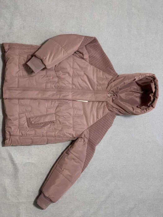 Демісезонна жіноча куртка