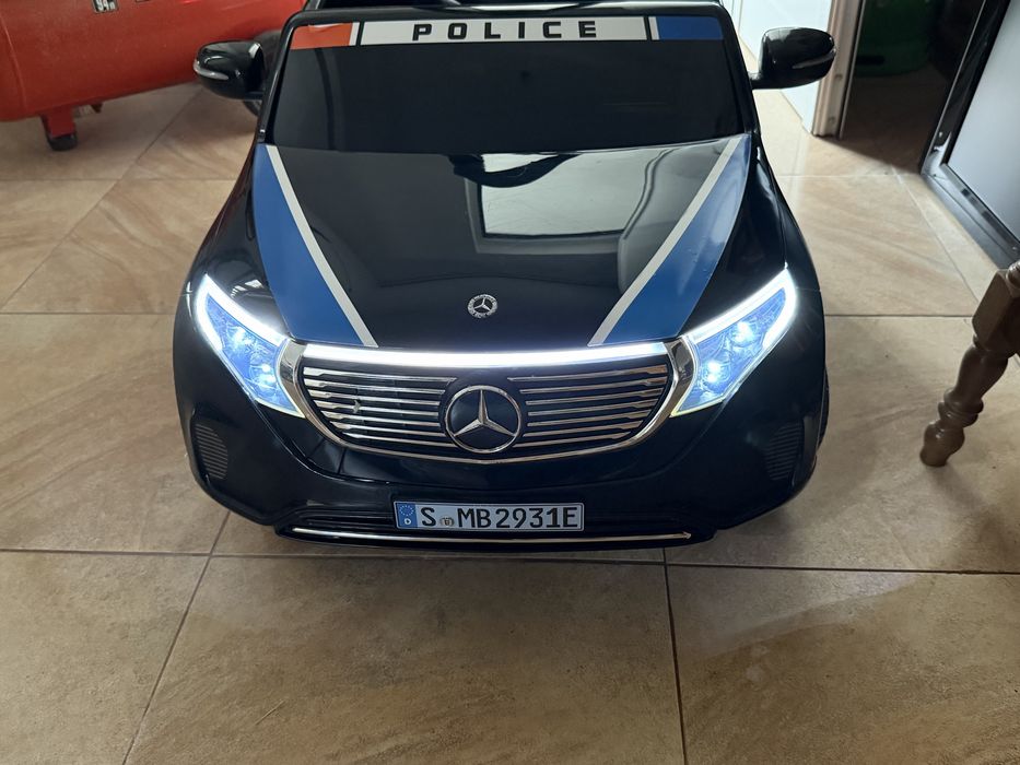 Mercedes EQC crianca elétrico