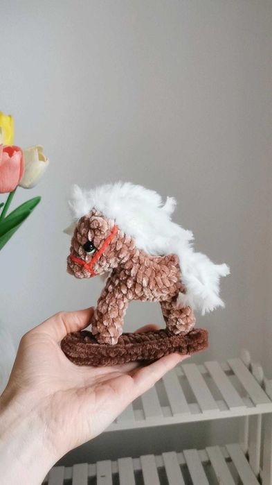 Konik na szydełku, rocking horse handmade, dekoracja