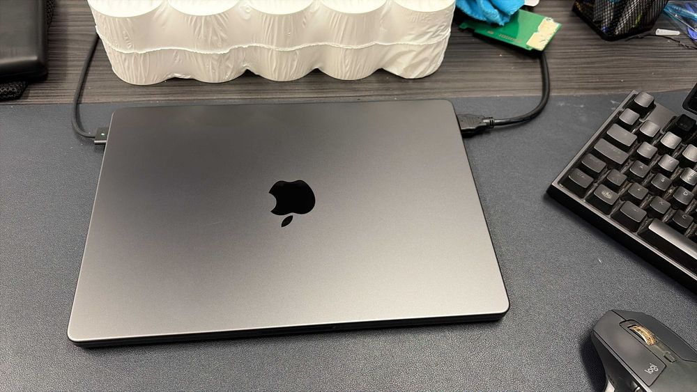 MacBook Pro M5 16/512 14"