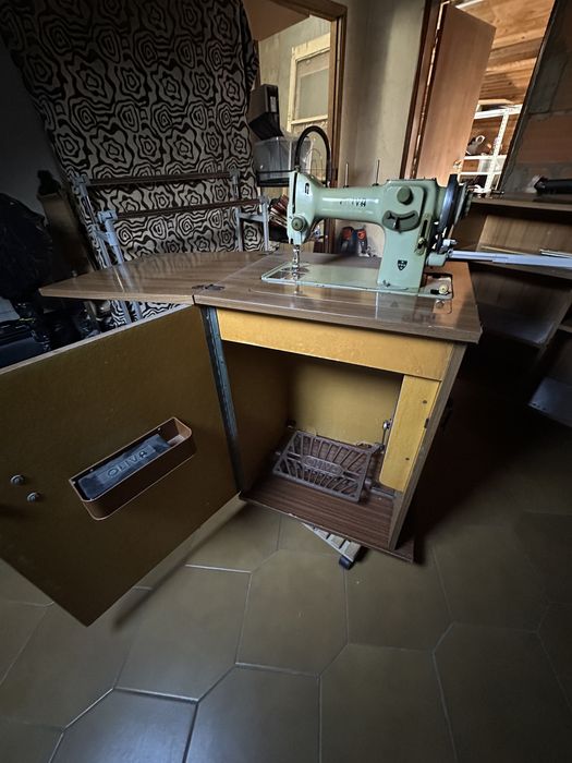 Maquina de custura Oliva