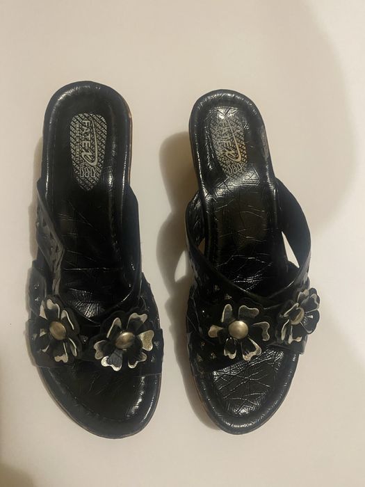 Жіночі шльопанці на літо