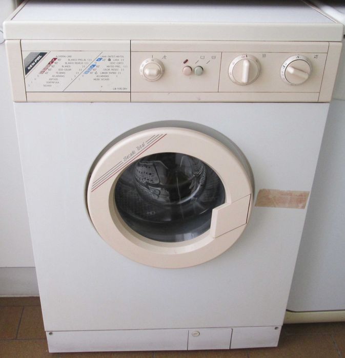 Máquina de lavar e secar roupa