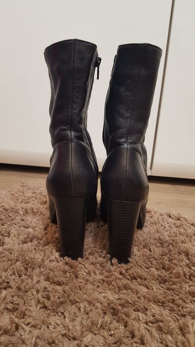 Ботинки на каблуках