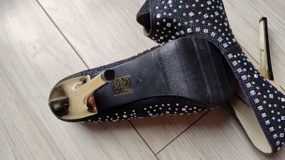Szpilki nowe rozmiar 36