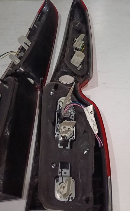 Volvo V70 ll/XC 70 ANOS DE 1999/2000/2001/2002/2003/2004/2005/2006/2007/2008 farolins stops esquerdo/Direito
