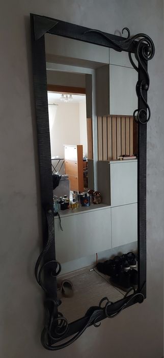 Зеркало в кованій обрамівці