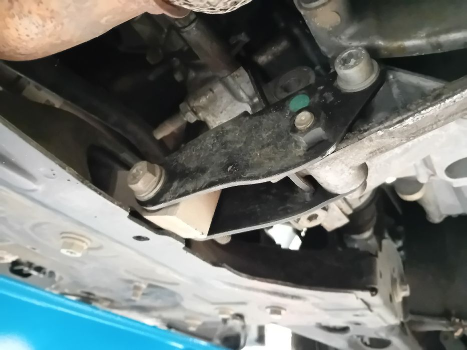 Apoio da caixa PEUGEOT 208 II