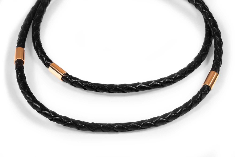 Кожаный шнурок со вставками из желтого золота