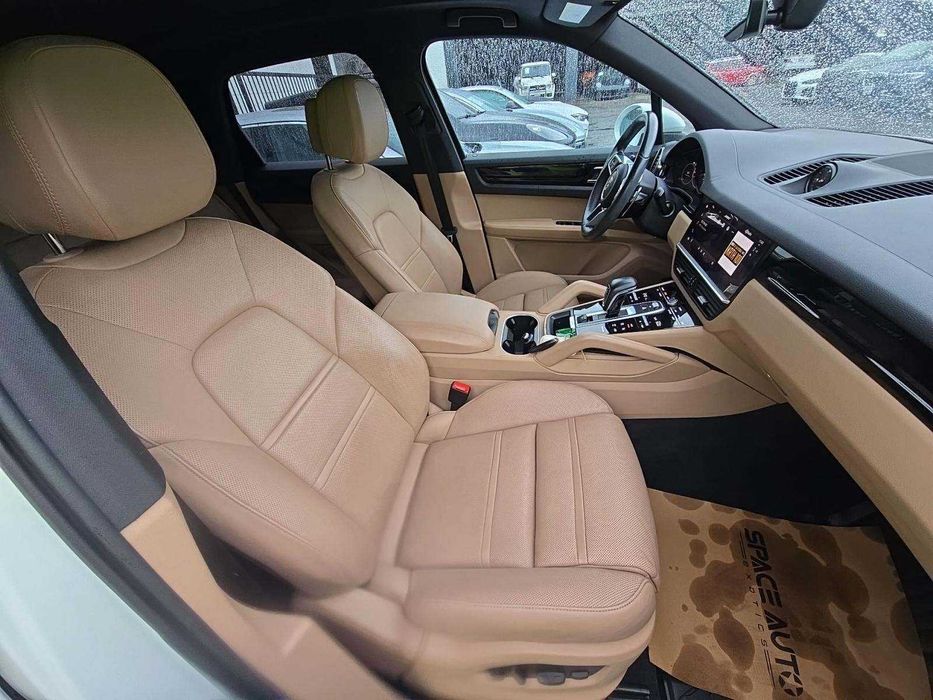 Porsche Cayenne 2023 — це еталон динаміки