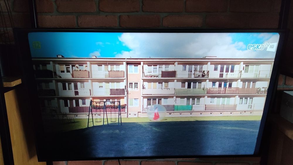 Telewizor Samsung 49 cali z uchwytem