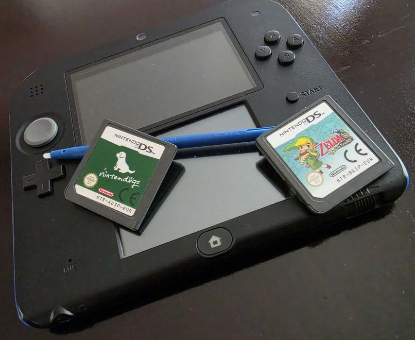 Nintendo 2DS Preta e Azul + Jogos Zelda e Nintendogs TROCA