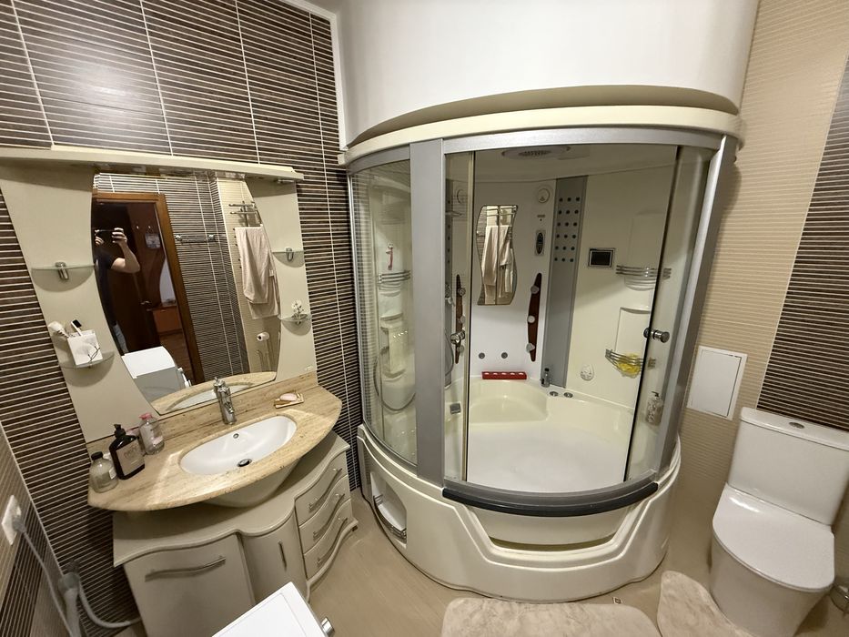 Четырехкомнатная квартира в коттедже на СухомФонтане.Гараж.Автономка.