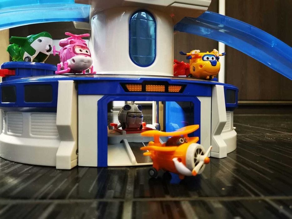 Super WINGS Lotnisko + figurki 9szt!!