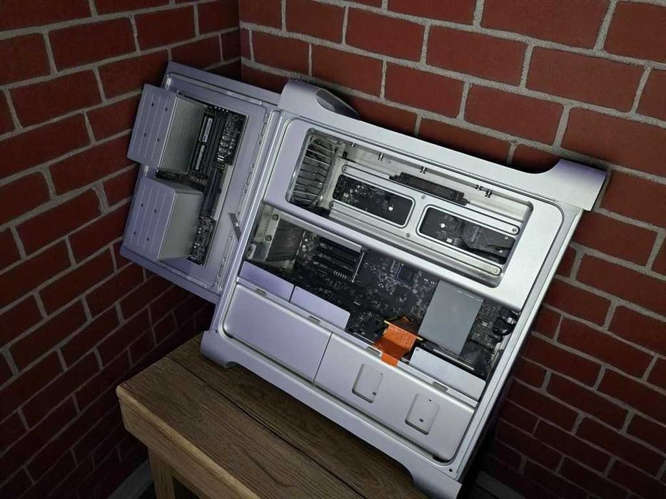 Zestaw Mac Pro 5.1 2CPU Apple Cinema 20” Wacom Intuos3 Adobe CS6