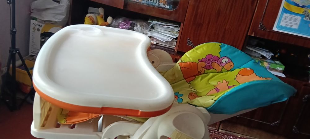Стілець для годування