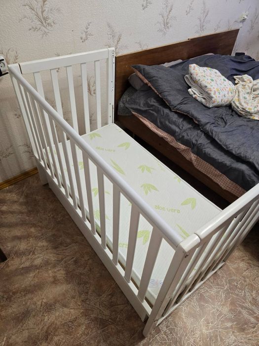 Дитяче ліжечко кроватка