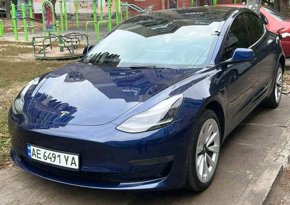 Оренда Tesla model 3