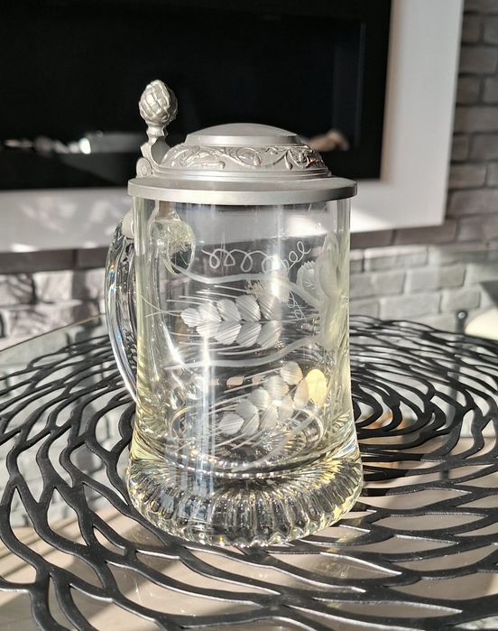 2. Kufel, sygnowany, dmuchany ustami.