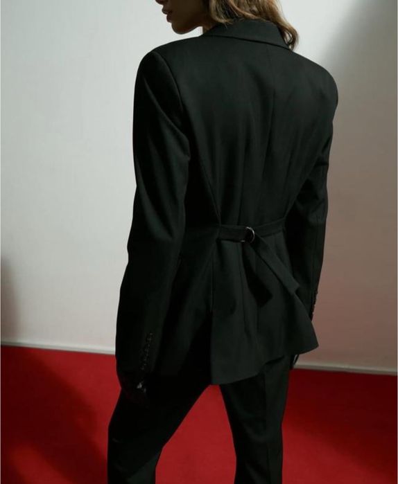 Брючний костюм з блейзером приталеного силуету, українського бренду