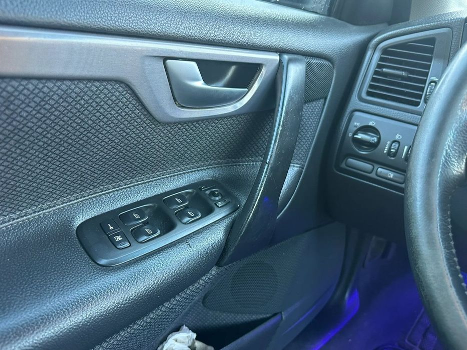 Volvo S60 2,5 T- 5 cylindrów ,Klima- gaz -210 KM -samochód doinwestowany