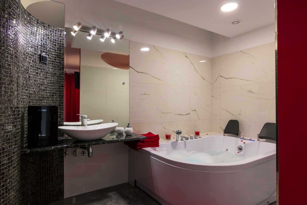 Apartament z Jacuzzi dla Par Romantyczny Love-Room Płock / Soczewka