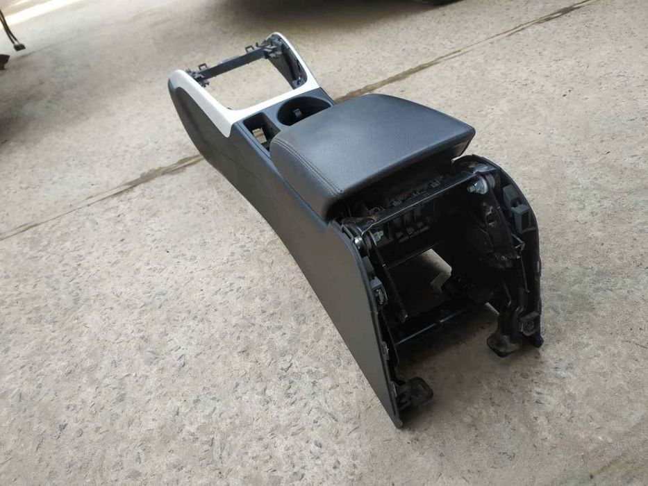 VAG A4 B8 08-16 Консоль центральна  DS5188 8K0864981D
