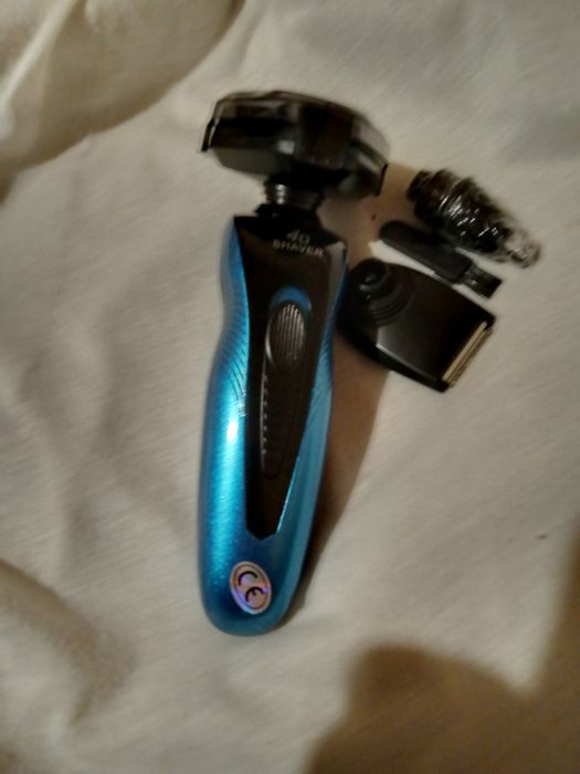 Бритва нова куплена в цьому році.