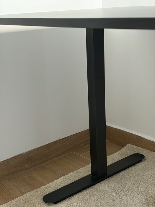 Secretaria preta JYSK