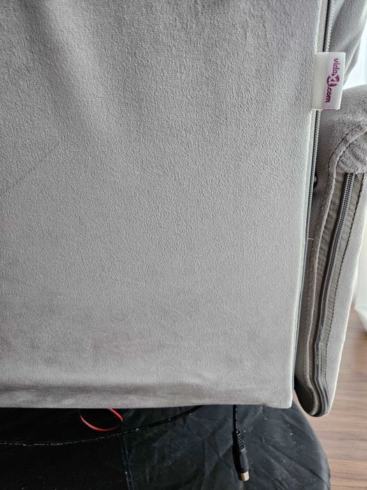 Cadeirão cinza com banco elevatório manual e sistema de massagens