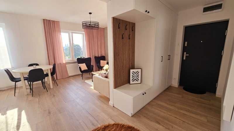 Gotowe do wprowadzenia/ przy budynku parking