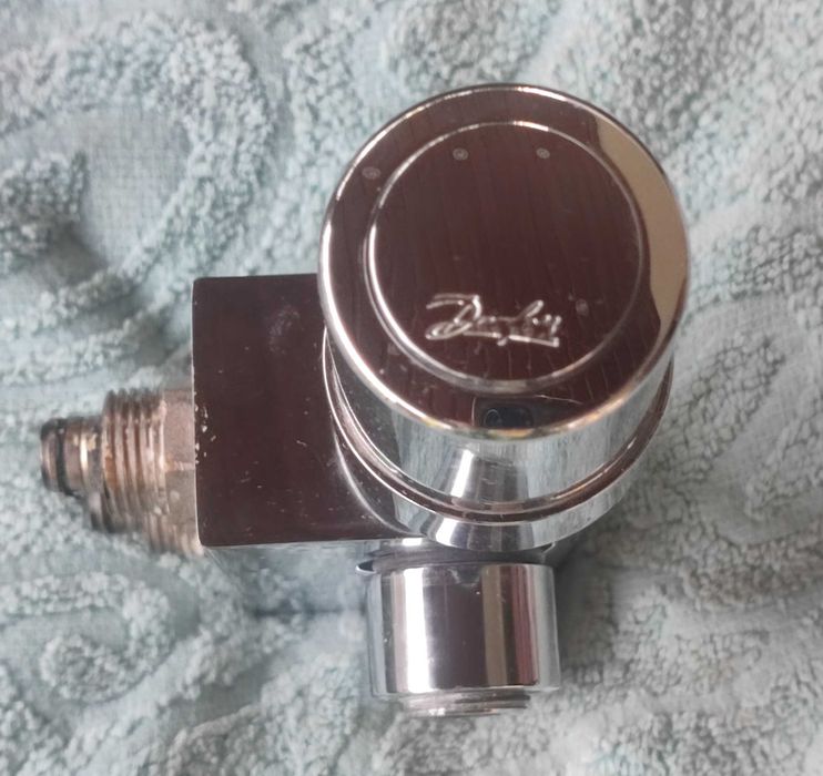 Danfoss zestaw grzejnikowy  kątowy  chromowany