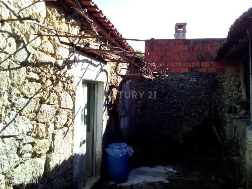 Casa p/reconstrução, Louriçal do Campo
