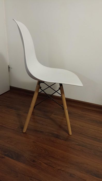 Krzesła białe Ikea