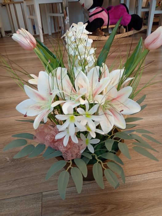 Kwiaty zalane cementem