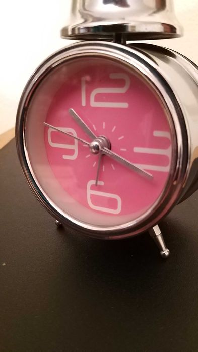 relógio despertador com luz