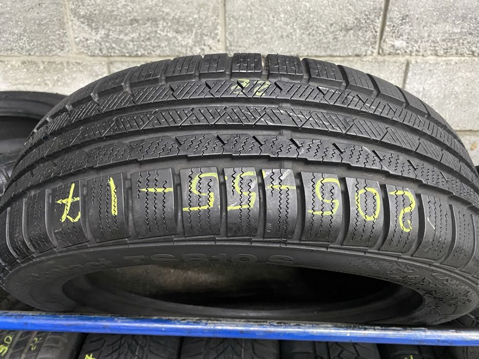 Зимові шини 205/55 R17 (95V) CONTINENTAL
