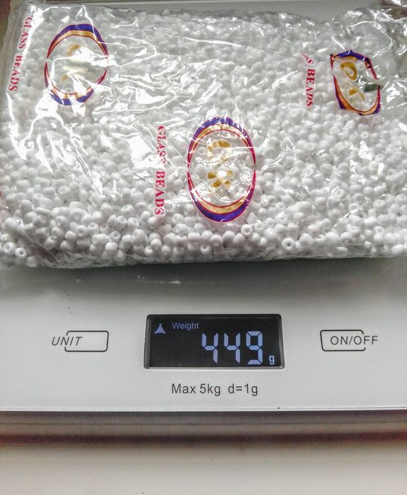 Missangas de vidro .Sacos de 450g e 730g.
Missangas
